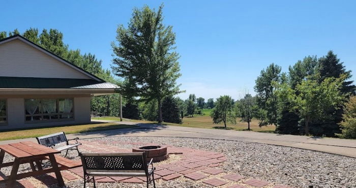 Sherwood On the Hill Golf & Motel - Web Listing (newer photo)